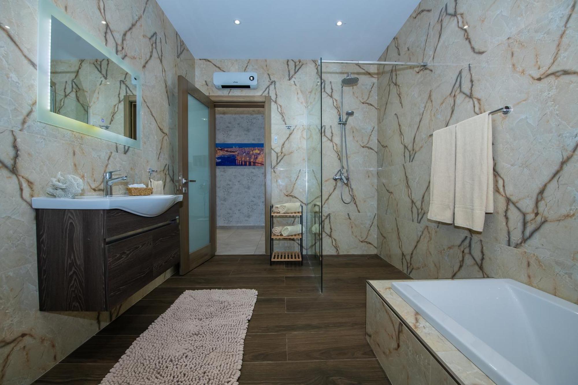 Clifftop Modern Apartment Меллиеха Экстерьер фото