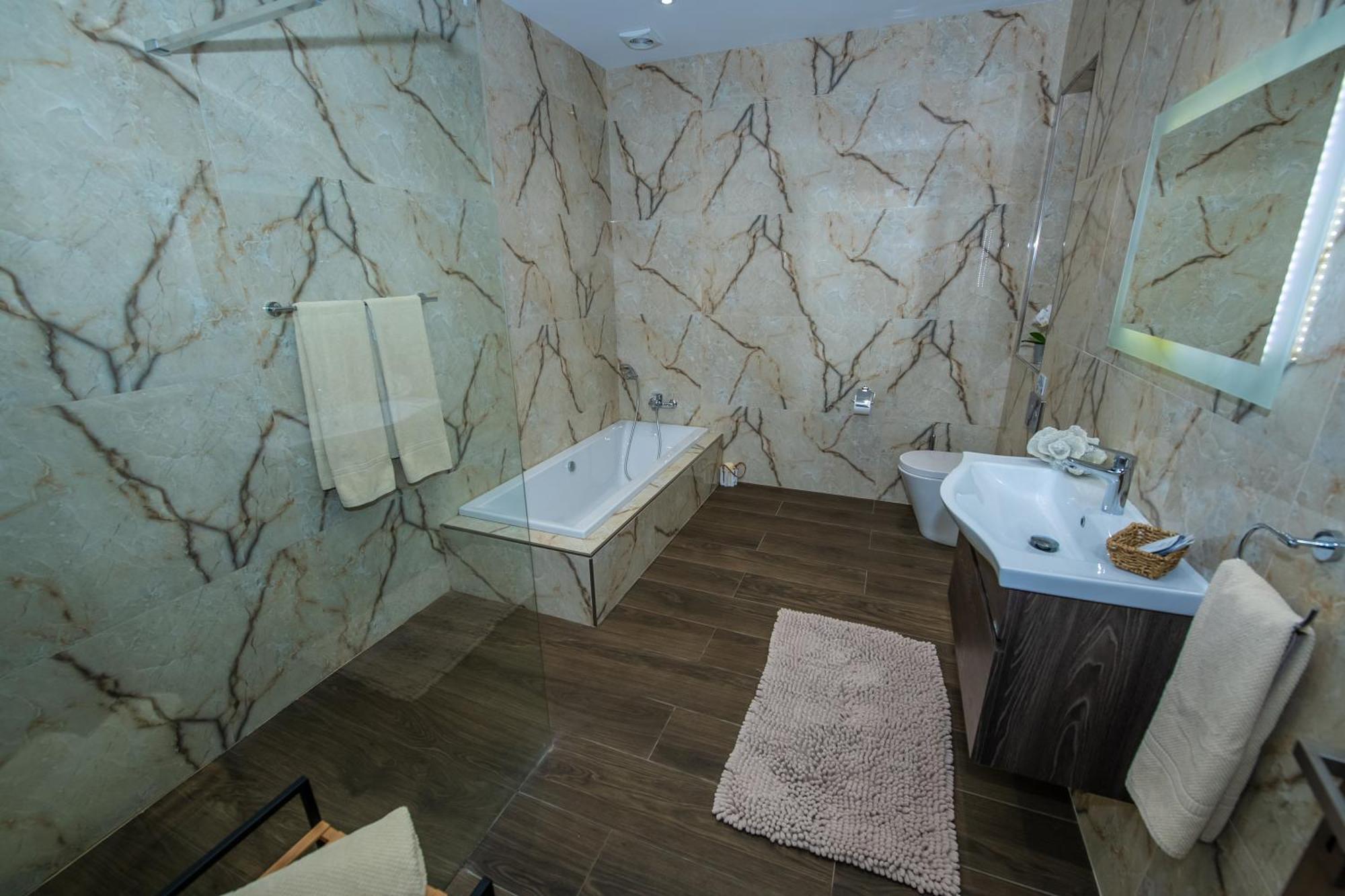 Clifftop Modern Apartment Меллиеха Экстерьер фото
