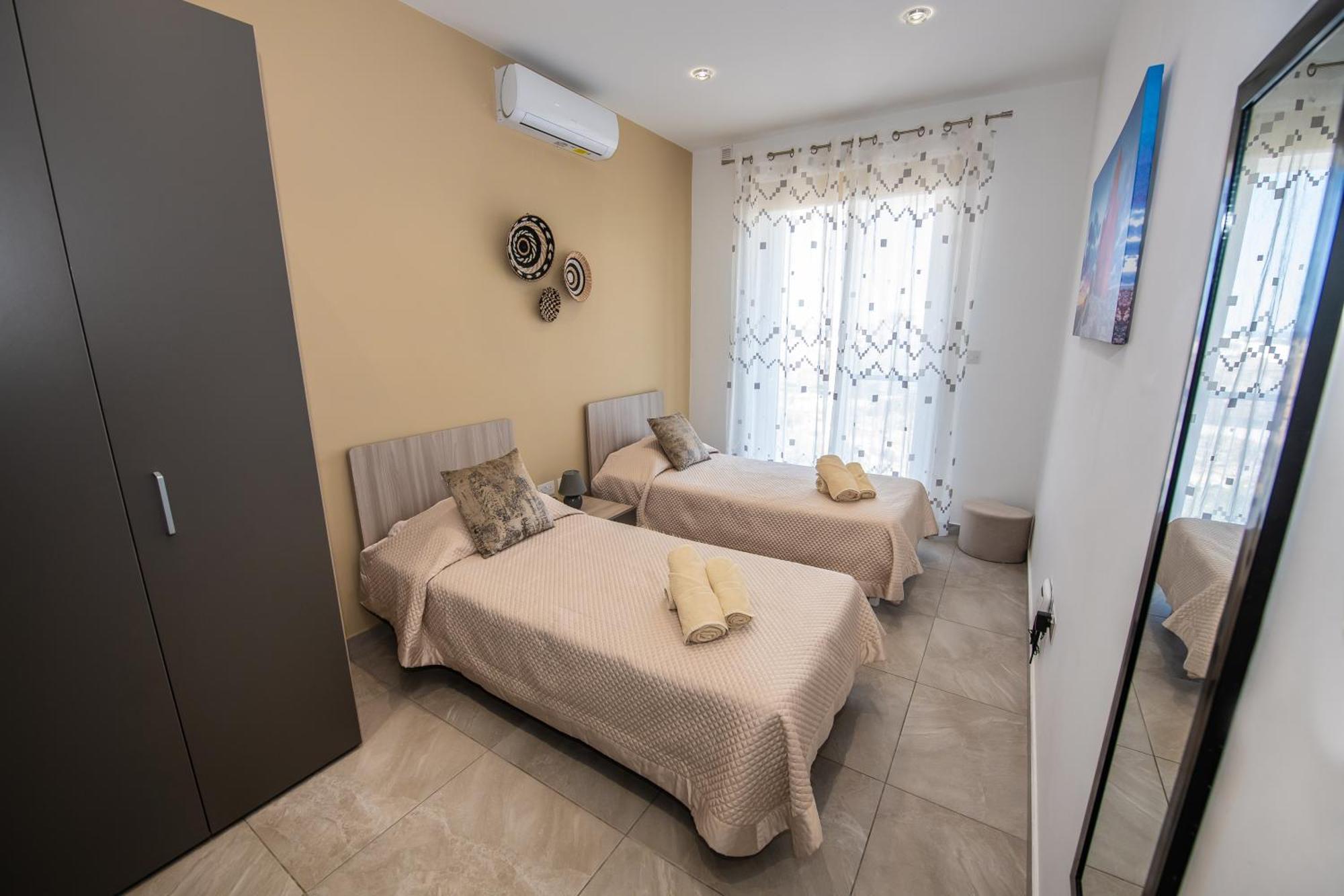 Clifftop Modern Apartment Меллиеха Экстерьер фото