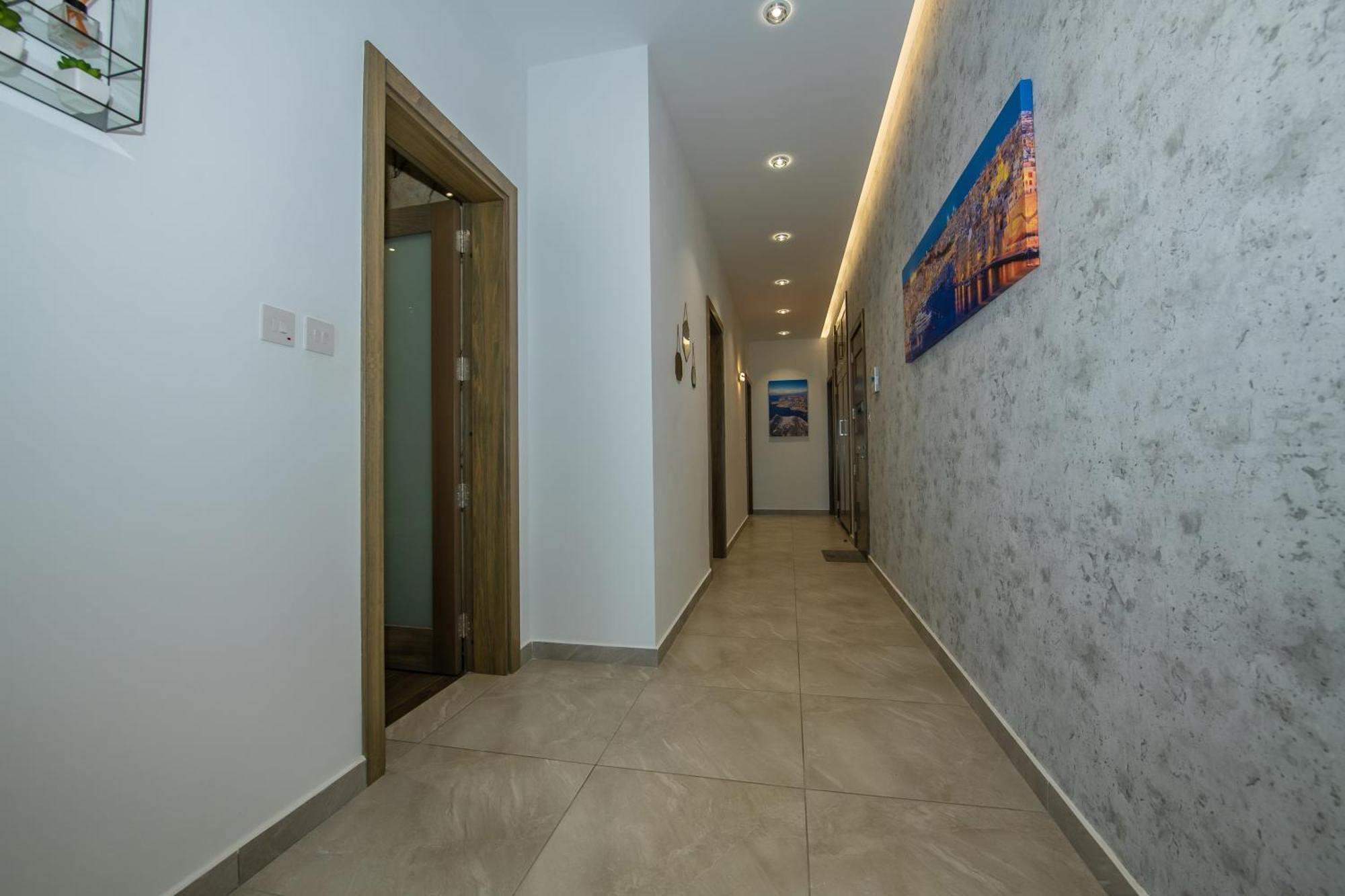 Clifftop Modern Apartment Меллиеха Экстерьер фото