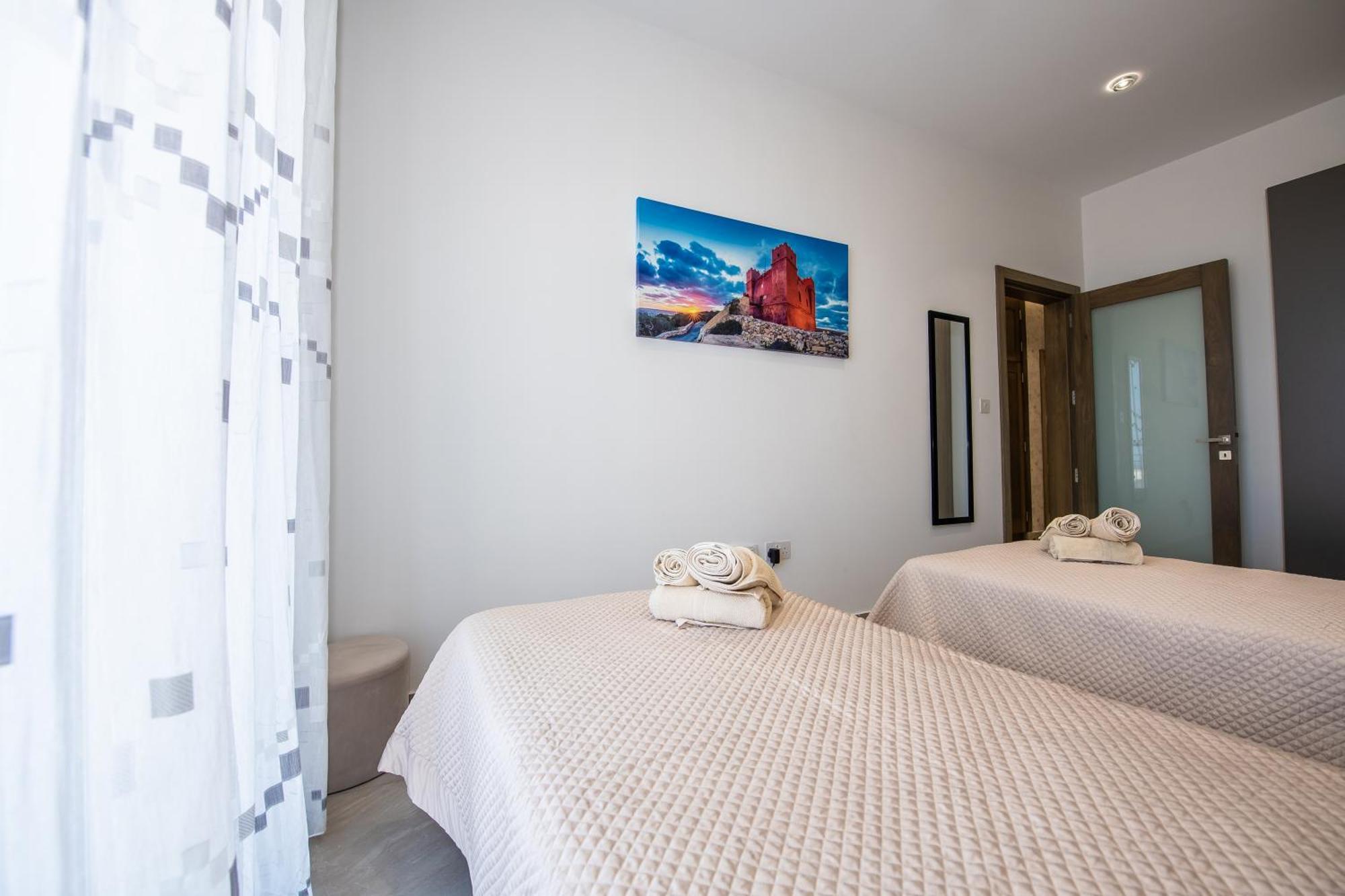 Clifftop Modern Apartment Меллиеха Экстерьер фото