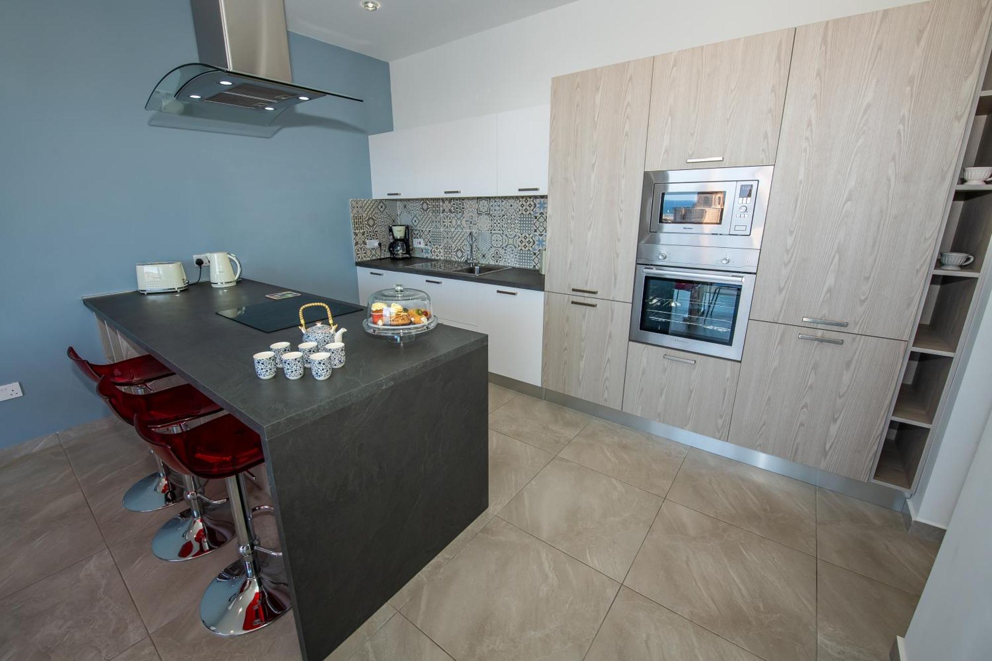 Clifftop Modern Apartment Меллиеха Экстерьер фото
